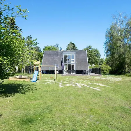 In Rudkobing With Jacuzzi Holiday home Spodsbjerg